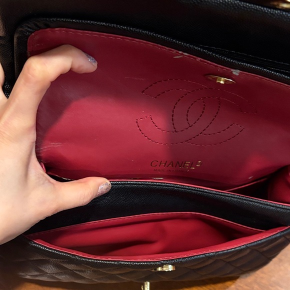 Says Chanel Black Quilted Shoulder Bag with Gold Chain - Picture 10 of 13